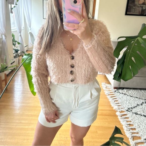 Fuzzy cropped pink sweater - Picture 2 of 8